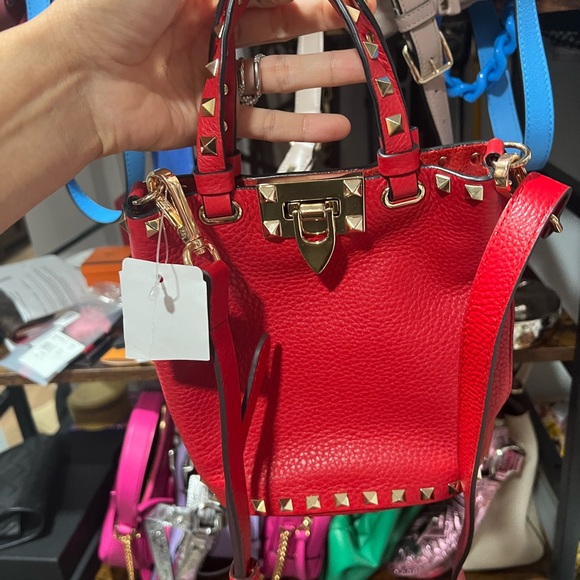 ROCKSTUD GRAINY CALFSKIN POUCH - RED. Never used. Bucket Bag NWOT - Picture 11 of 12